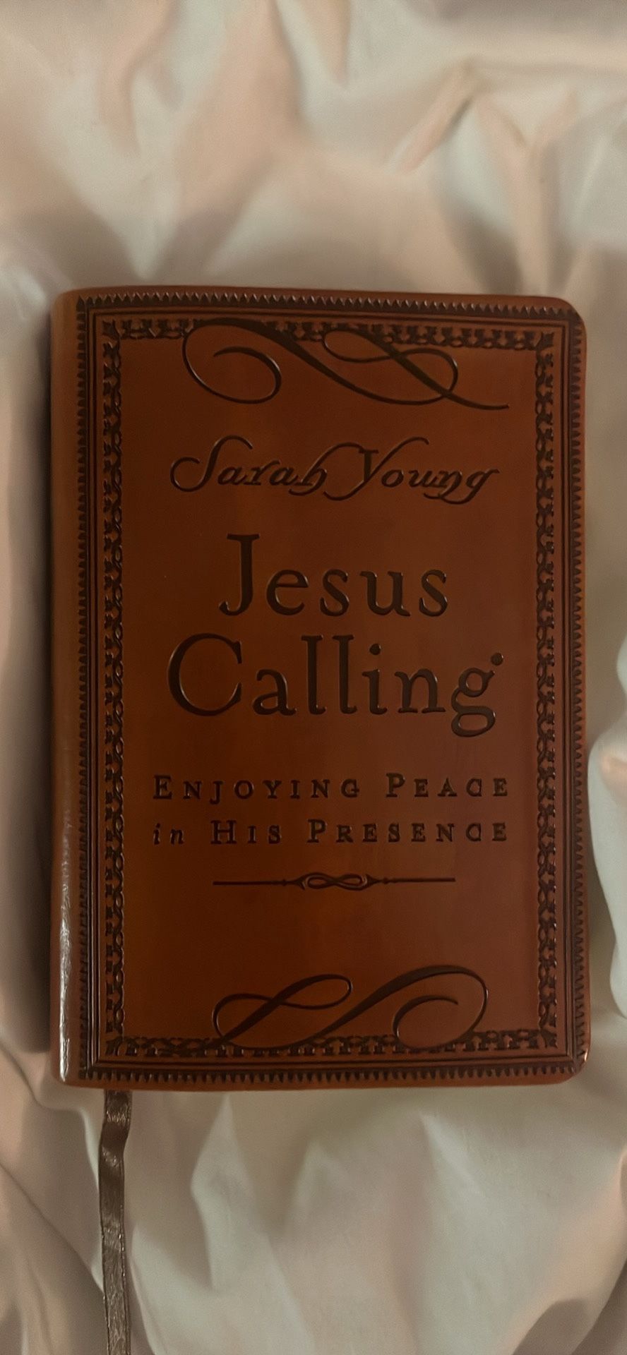 Jesus Calling, Large Text Brown Leathersoft, with Full Scriptures: Enjoying Peace in His Presence