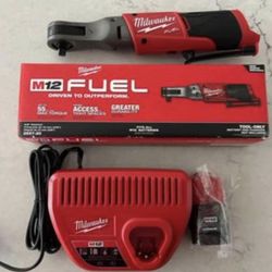 M12 FUEL 12V Lithium-Ion Brushless 1/2 in. Cordless Ratchet Kit 60ft a Tool, a charger, a bat