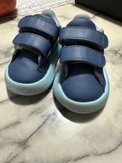Adidas blue Velcro girl shoes 4k