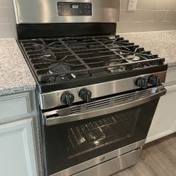REDUCED - GE 30" Free Standing Gas Range - Never Used