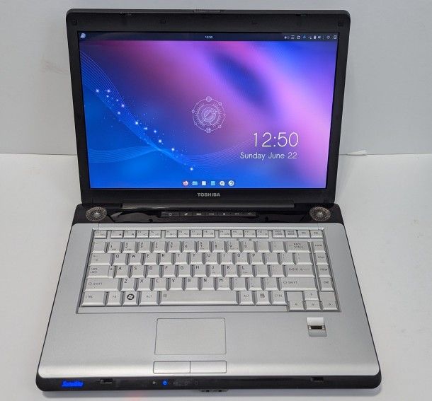 15.6" Toshiba Satellite Ubuntu Budgie 24.10