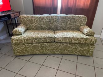 Retro/ vintage floral couch