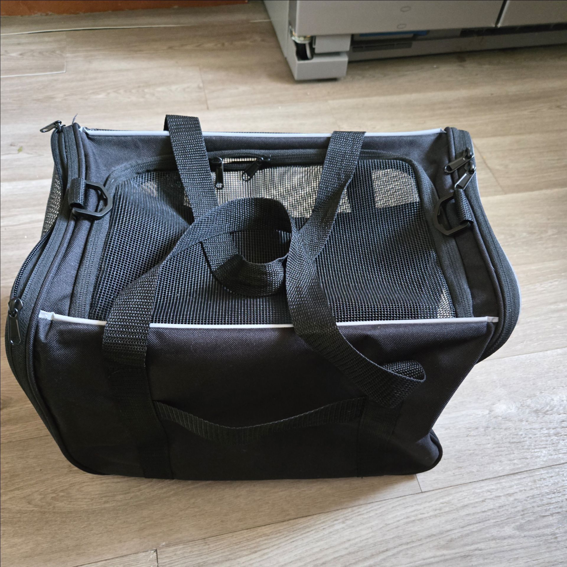 Pet carrier (new)