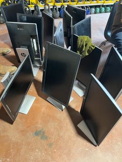 Monitors HP 19 inch Vga, display port and HDMI.  Fully tested  Our operation days: Monday to Friday from 10am to 530pm  Our location: 2945 W McDowell 