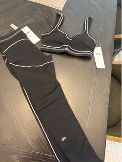 Alo Yoga black with white piping set #activewear #yoga