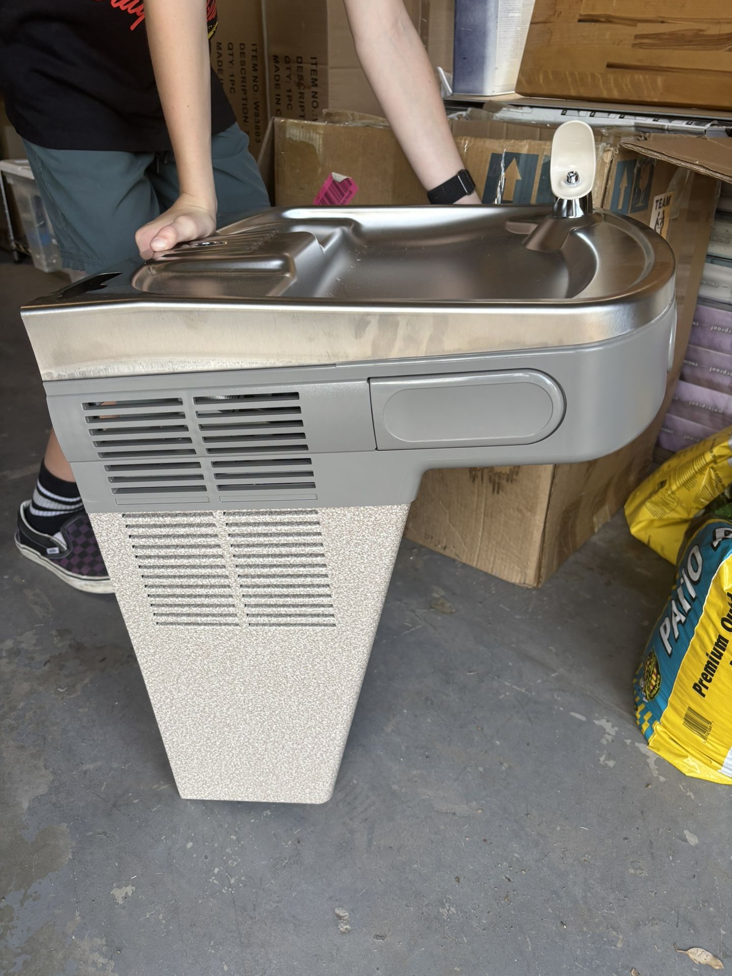 Drinking Fountain - New