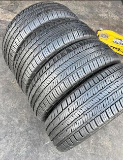 225/65/17 Goodyear 📍📍 Vendo un set de llantas con 80% de vida las 4 📍🌟