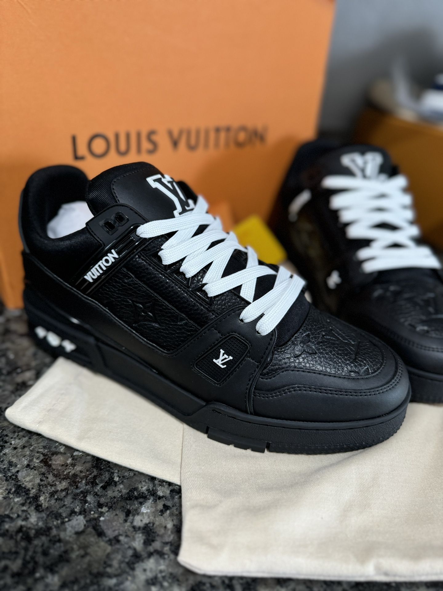 LV TRAINERS BLACK