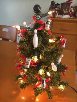 Christmas tree: theme beer and bowling!