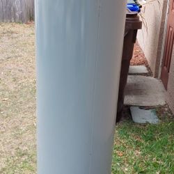40 GALLON ELECTRIC WATER HEATER SEARS for Sale in Kissimmee, FL - OfferUp