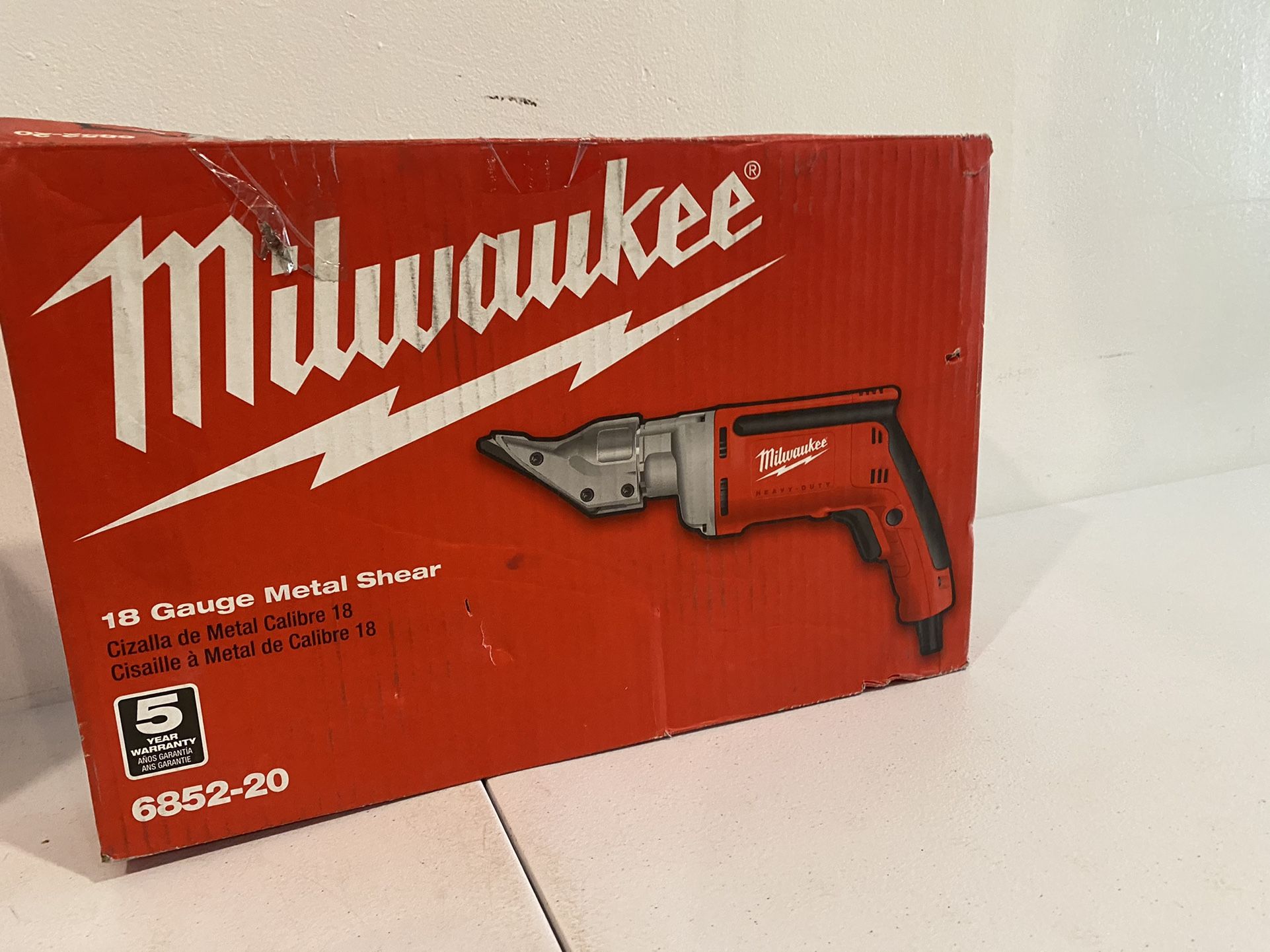 Milwaukee 6.8 Amp 18-Gauge Shear