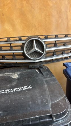 Mercedes-Benz Front Grille with Star Emblem