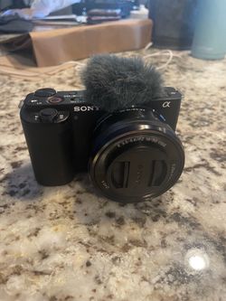 Sony ZV-E10 Mirrorless Camera with 16-50mm Lens