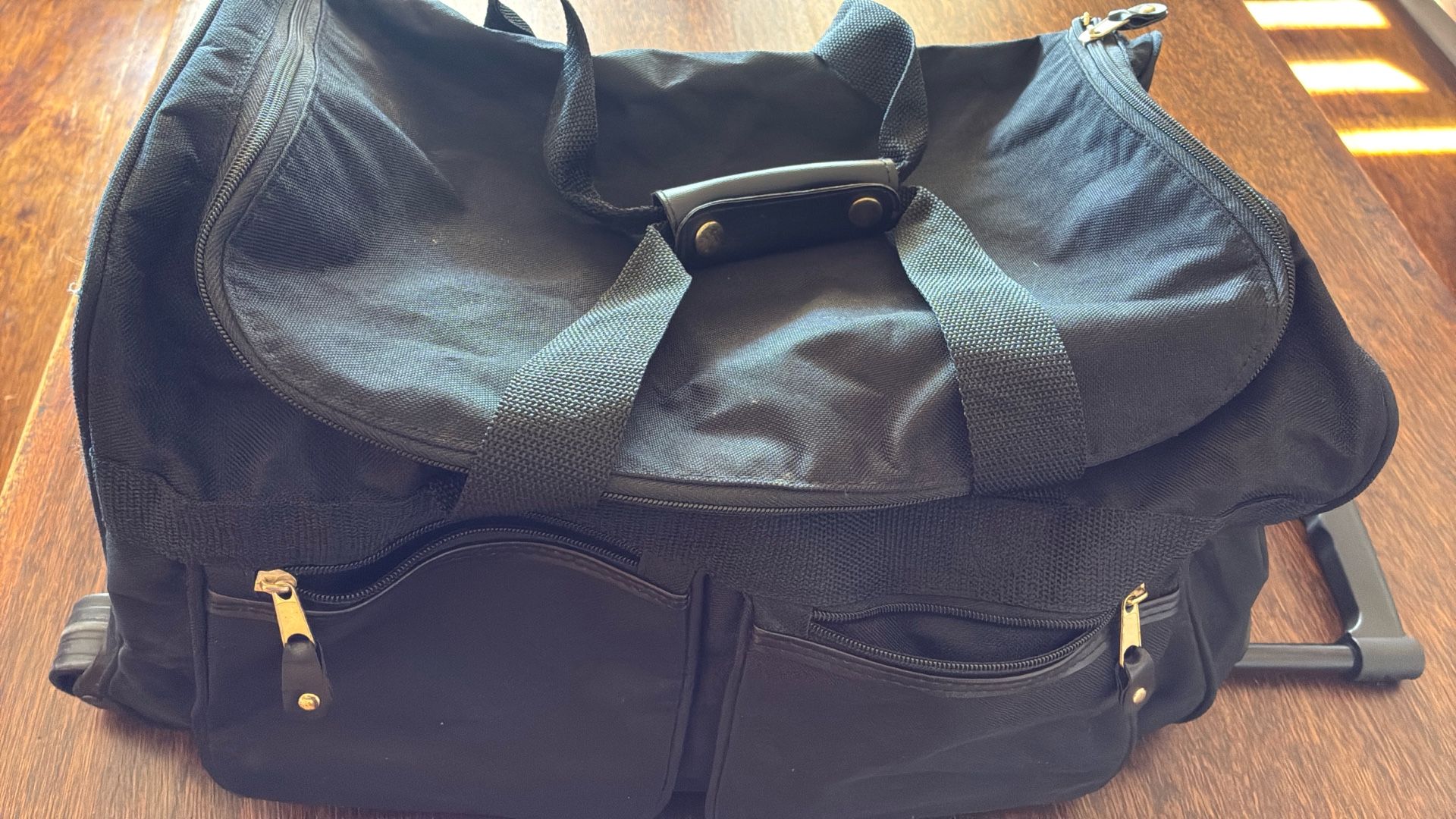 DUFFLE BAG on WHEELS