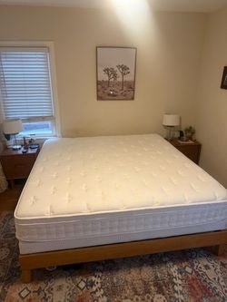 King Size Zinus Pressure Relief Euro Top Hybrid Mattress – Excellent Condition