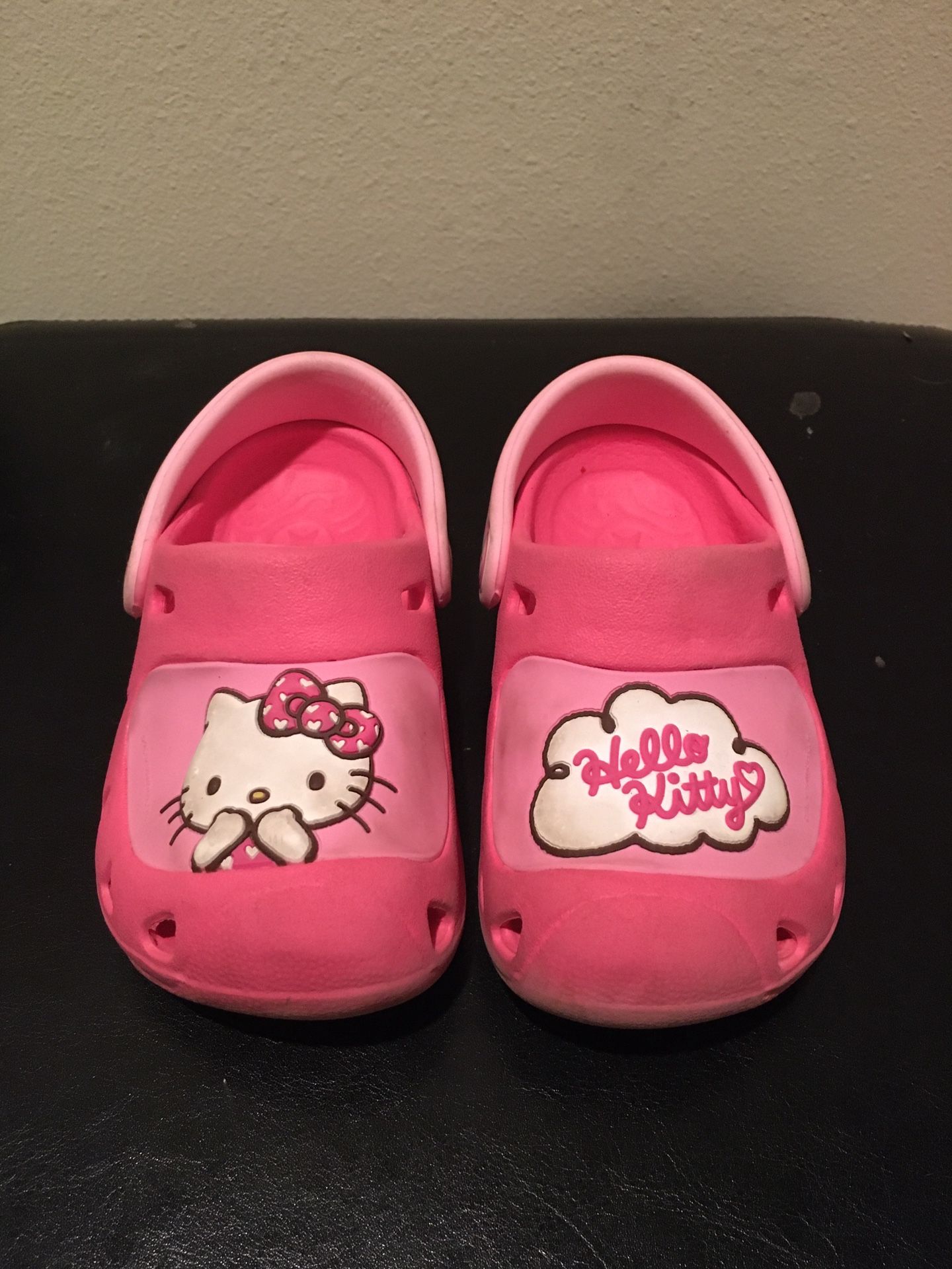 Hello Kitty Size 6.5