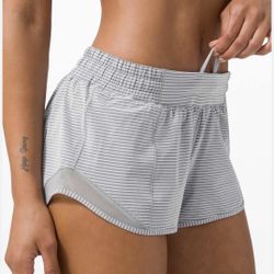 Lululemon Hotty Hot High-Rise Short 2.5” lined Size 4
