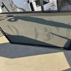 insigma 40 inch flat screen TV. good condition.