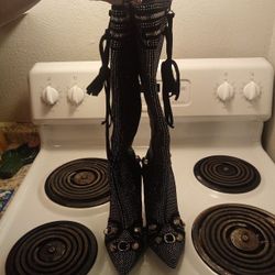 Mata and the size is 9 (US women's