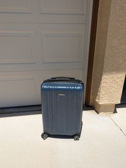Ricardo Beverly Hills Hard Shell Carryon Small Luggage Spinner Suitcase