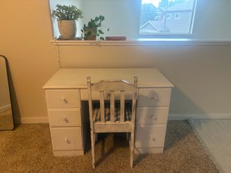 White Distressed Wood Desk and Chair Set