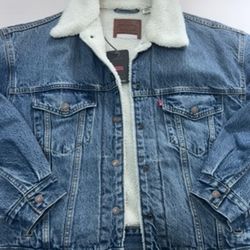 90’s Vintage Style Trucker Levi Strauss & CO. Jacket Denim With Sherpa Lining. Machine Washable Size Is Medium For Women Or Men. Unisex Jacket Pick Up