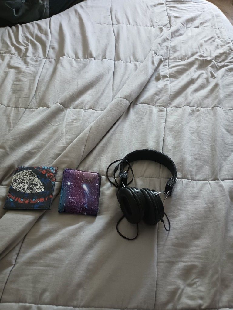 Wallets And Hello Kitty Headphones