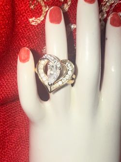 Heart shape Ring gold tone