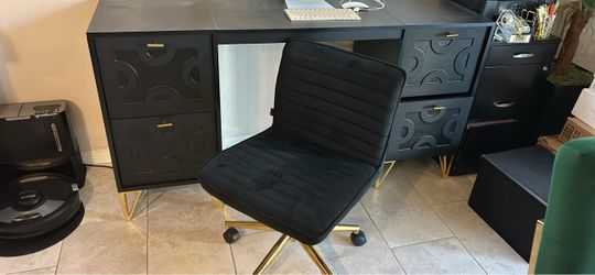 Like New Desk with Chair