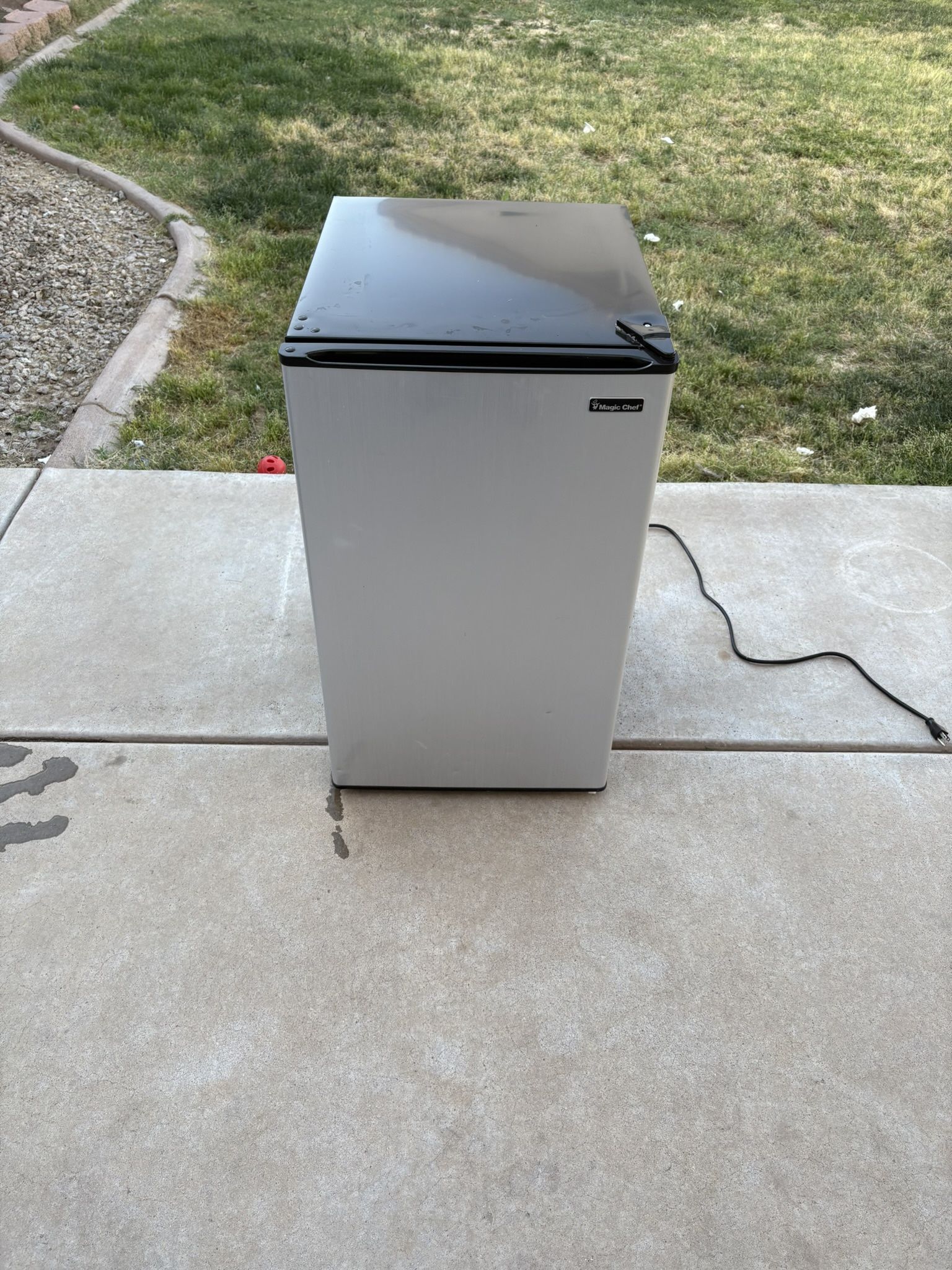 Mini fridge