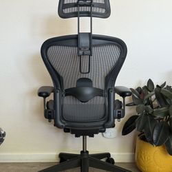 Herman Miller Remastered Aeron Size B With Head Rest