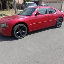 2010. Dodge charger SXT.