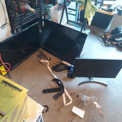2 Moniters And A Tv