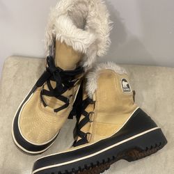 Sorel Women’s Tand and Black Winter Boots Size 8