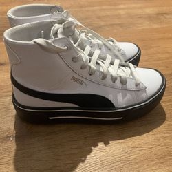 Puma Kaia Mid Platform Women’s Sneakers.  Size 6.5