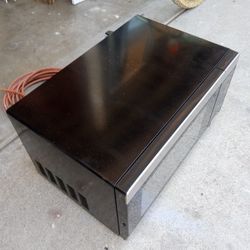 Magic Chef 1.1 Cu. Ft  Countertop Microwave Oven Black Van Nuys