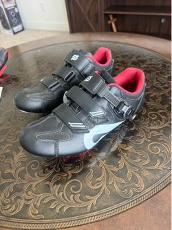 Peloton men's cycling shoe