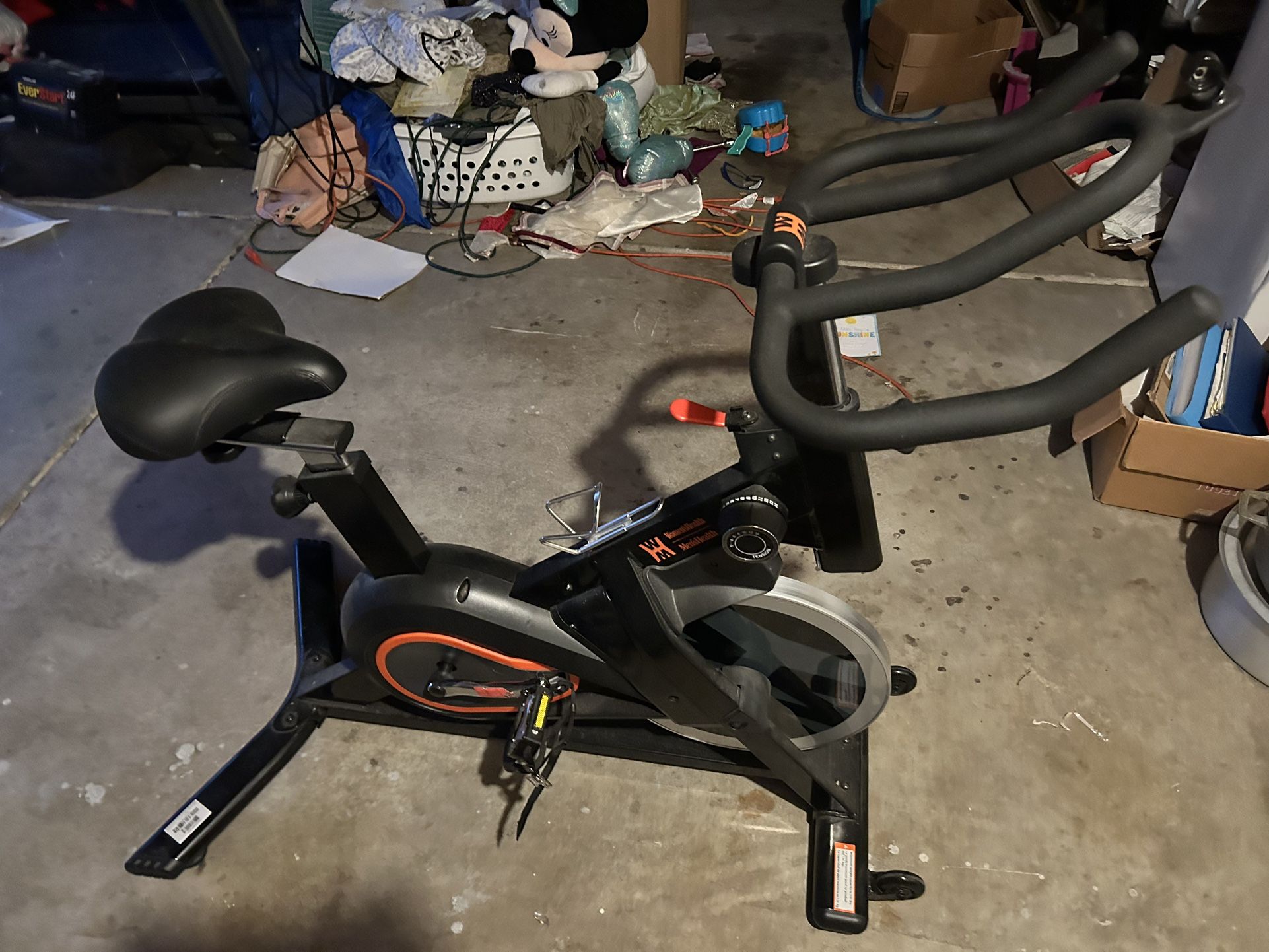 Stationary workout bike