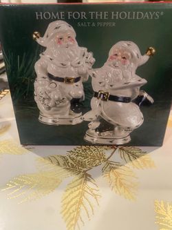 NEW NOS HOME FOR THE HOLIDAYS Christmas Santa Holly Holidays Salt & Pepper Shakers.  STY # 201006 