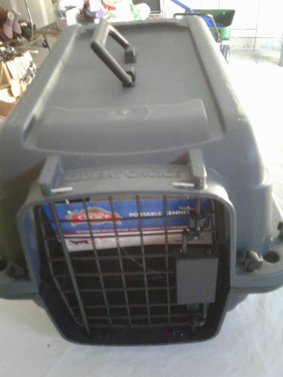 Great Choice Portable Kennel Brand new 16" long ( 41 CM) 9 " tall ( 23 CM