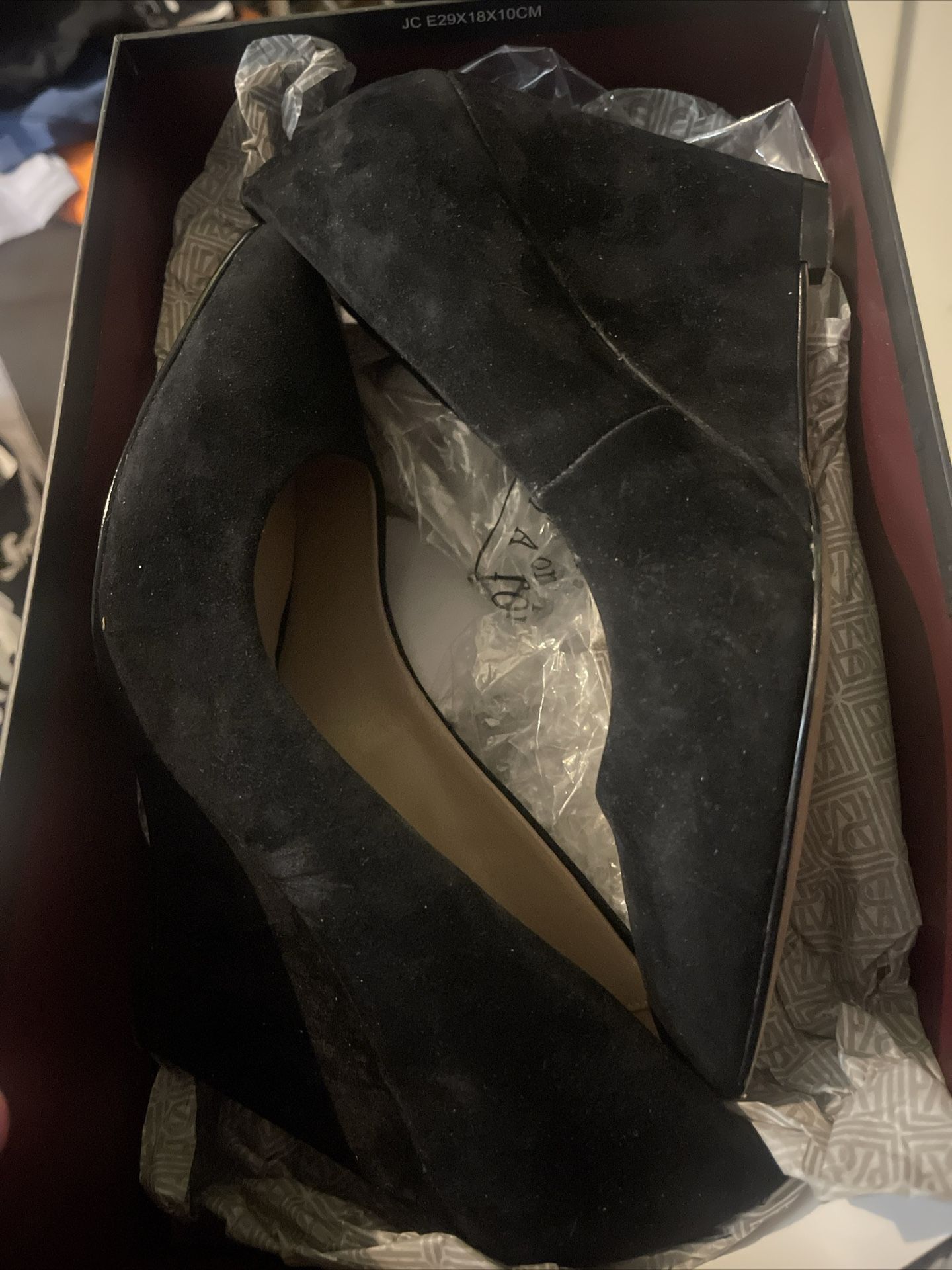 Pour Le Victoir Heels