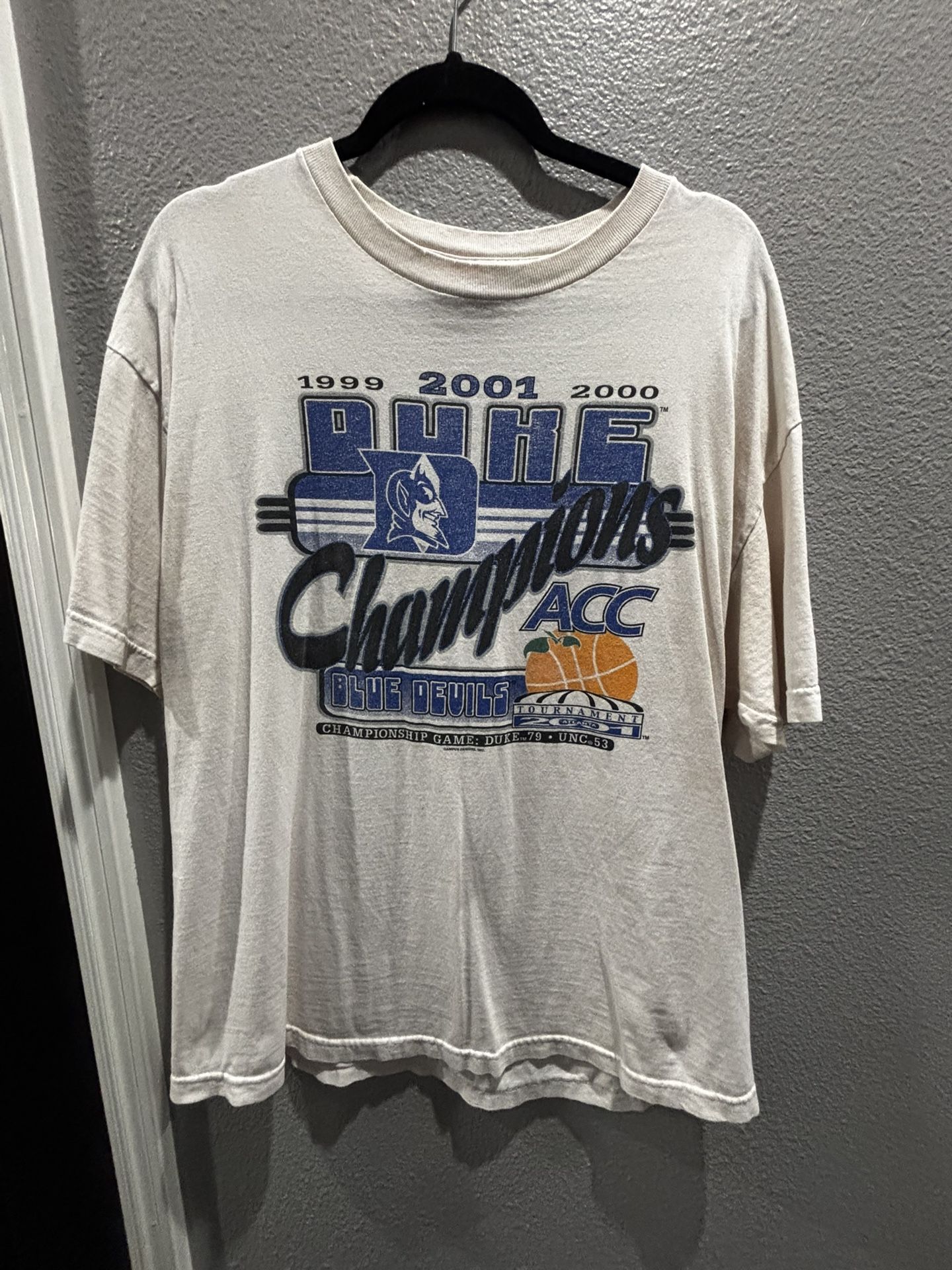 Vintage duke tee