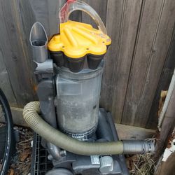 Dyson DC33 Vacuum For Parts Only