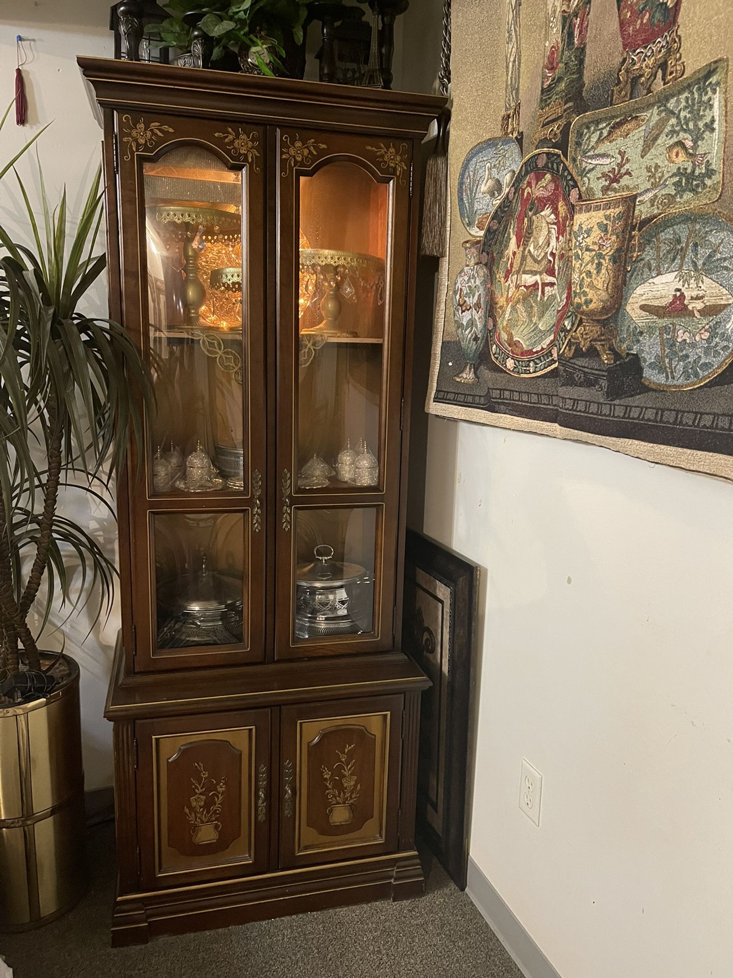 China Cabinet With Light Very Good Condition And Very Nice Details 