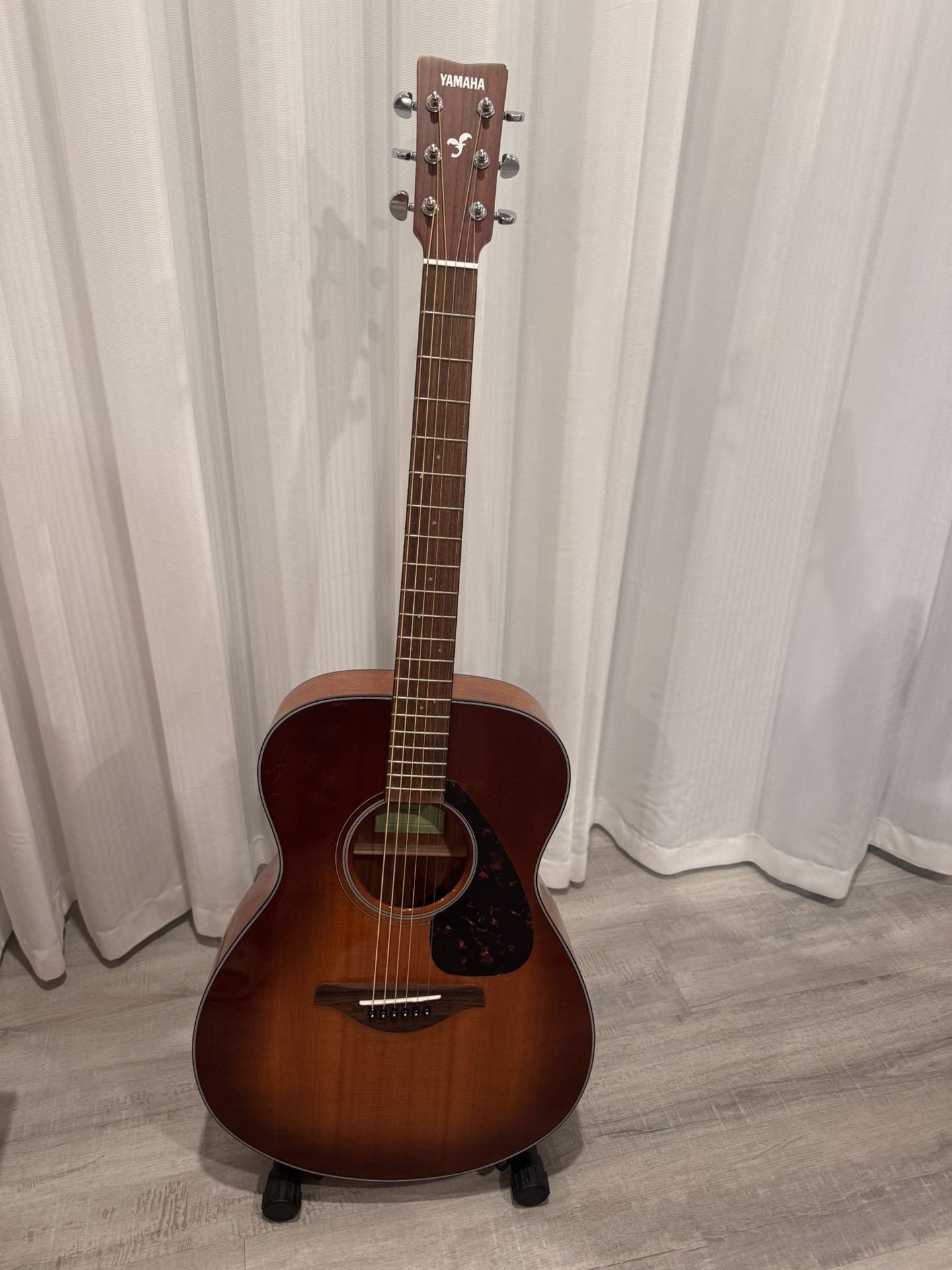 YAMAHA FS800 Guitar with stand