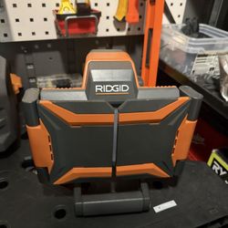 Ridgid Tri Folding Light Hybrid