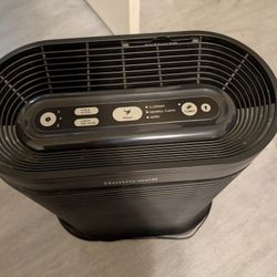 Brand New Honey Well Air Purifier ( Only Used 1 Time ).