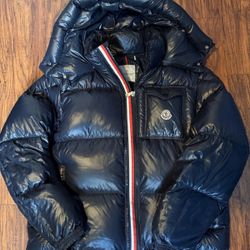 Moncler Montbeliard Hooded Short Down Jacket