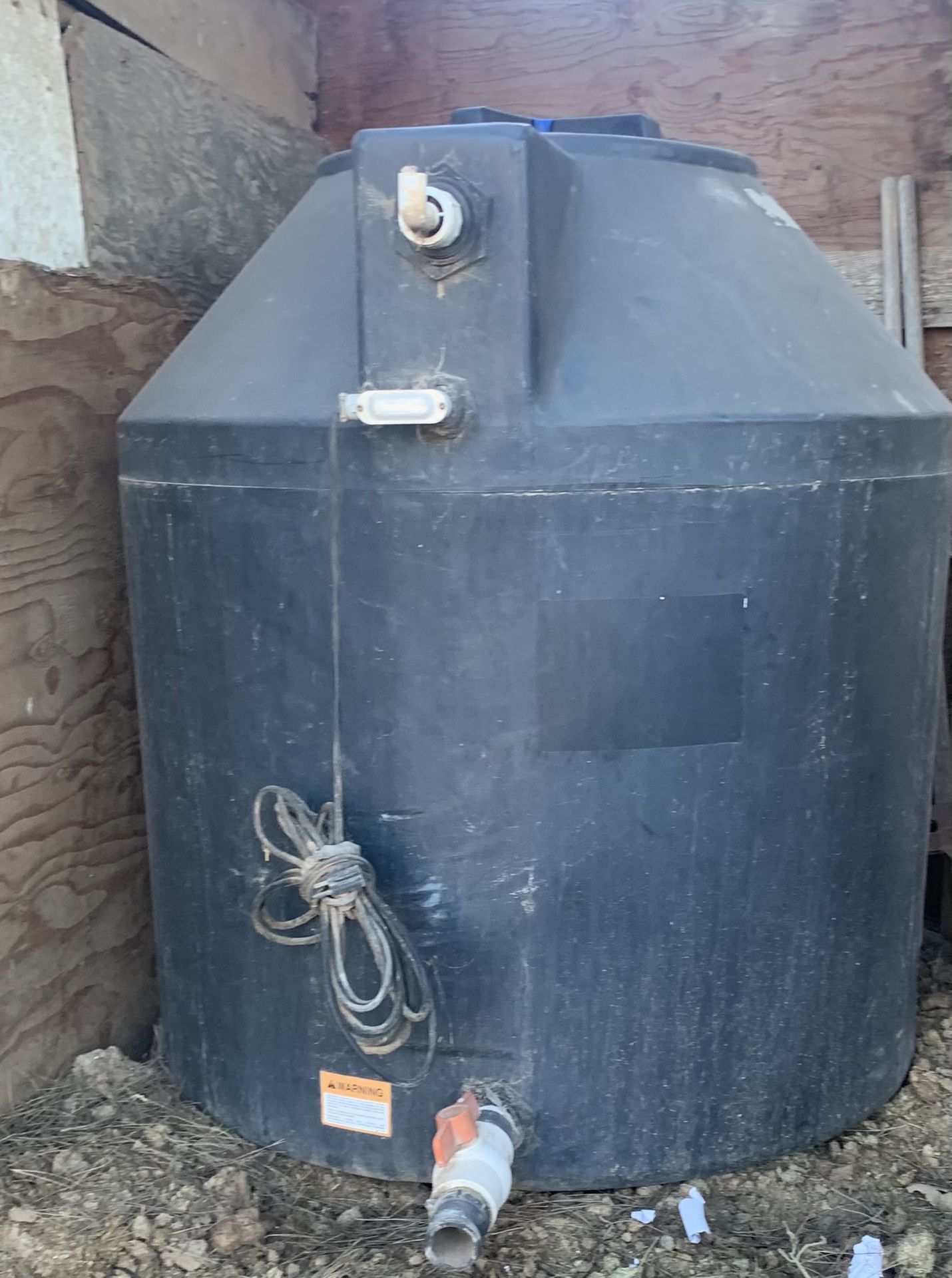305 gallon water tank