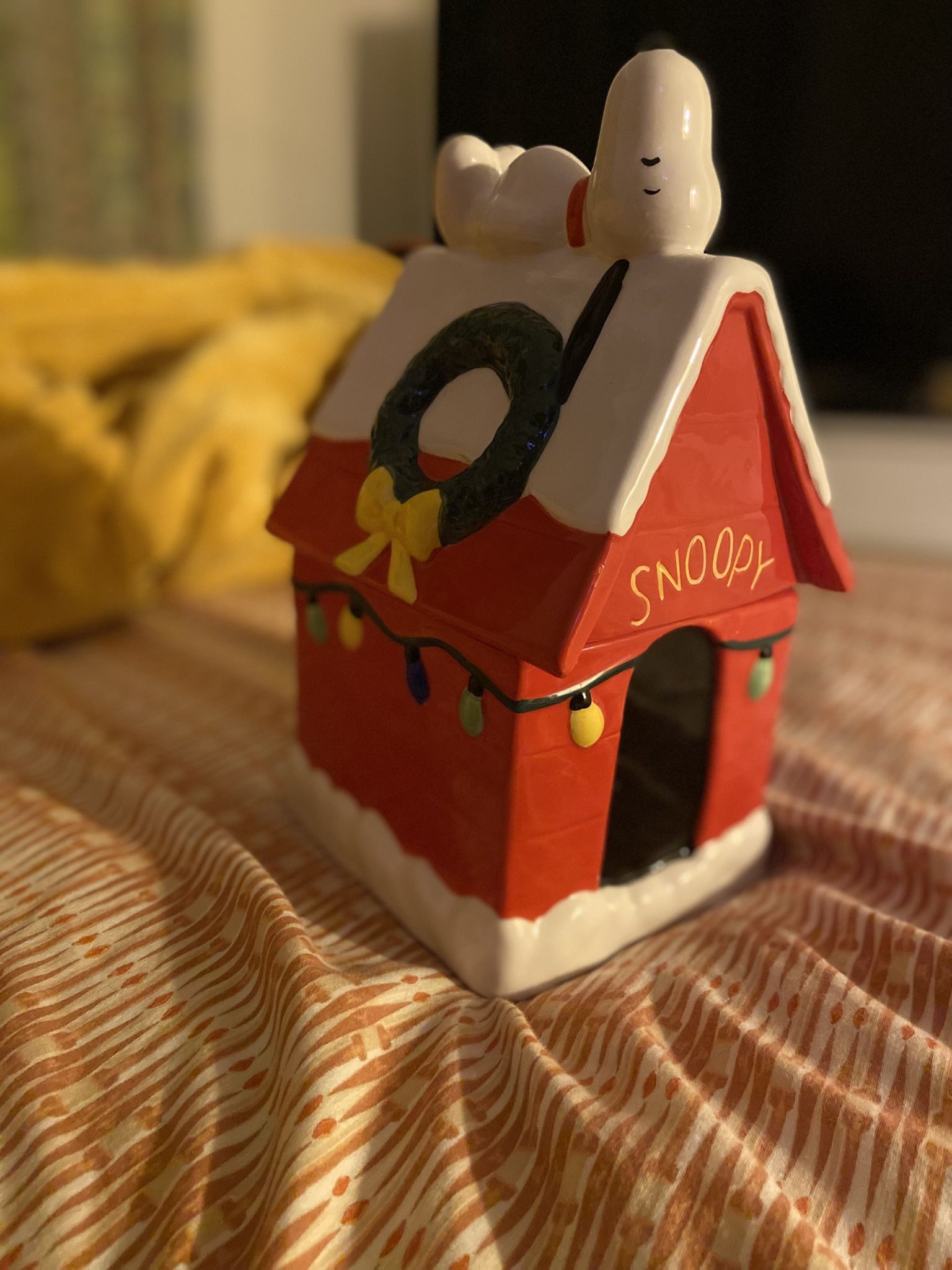 Snoopy cookie jar (hallmark)